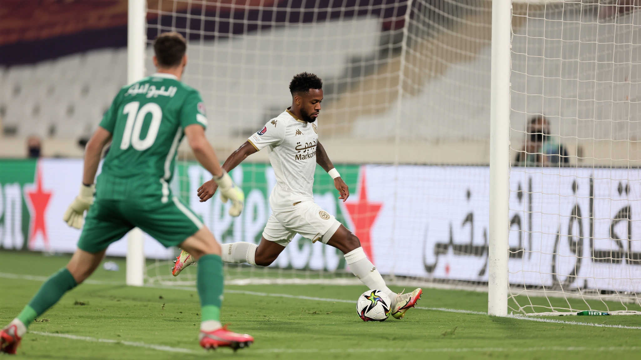 世俱杯:萨尔茨堡红牛与利雅得新月互交白卷,马尔科姆错失良机 谈及这次激烈角逐,不可忽略第70分钟发生的重要瞬间